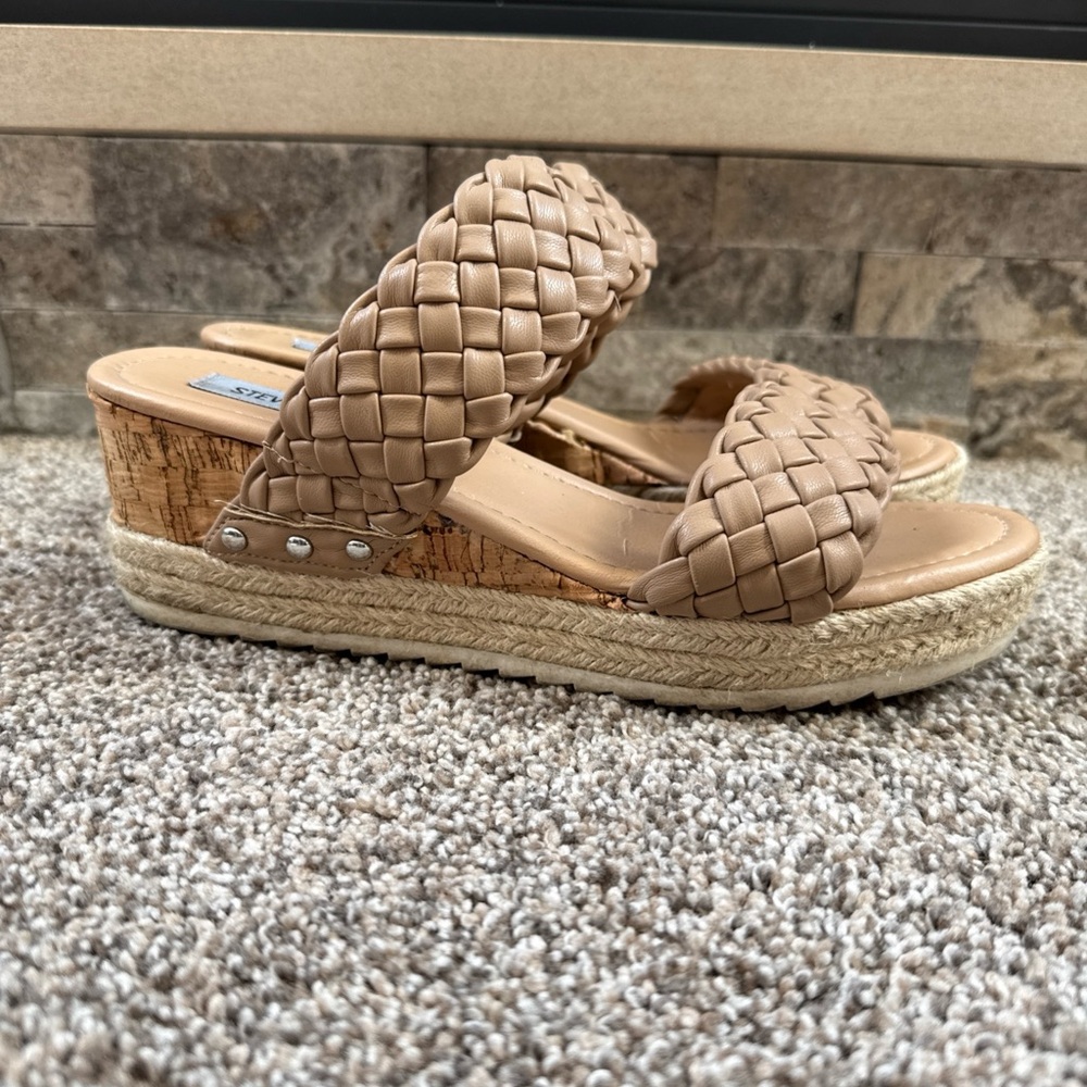 Women’s Size 9 Steve Madden Tan Woven Wedge Sandals